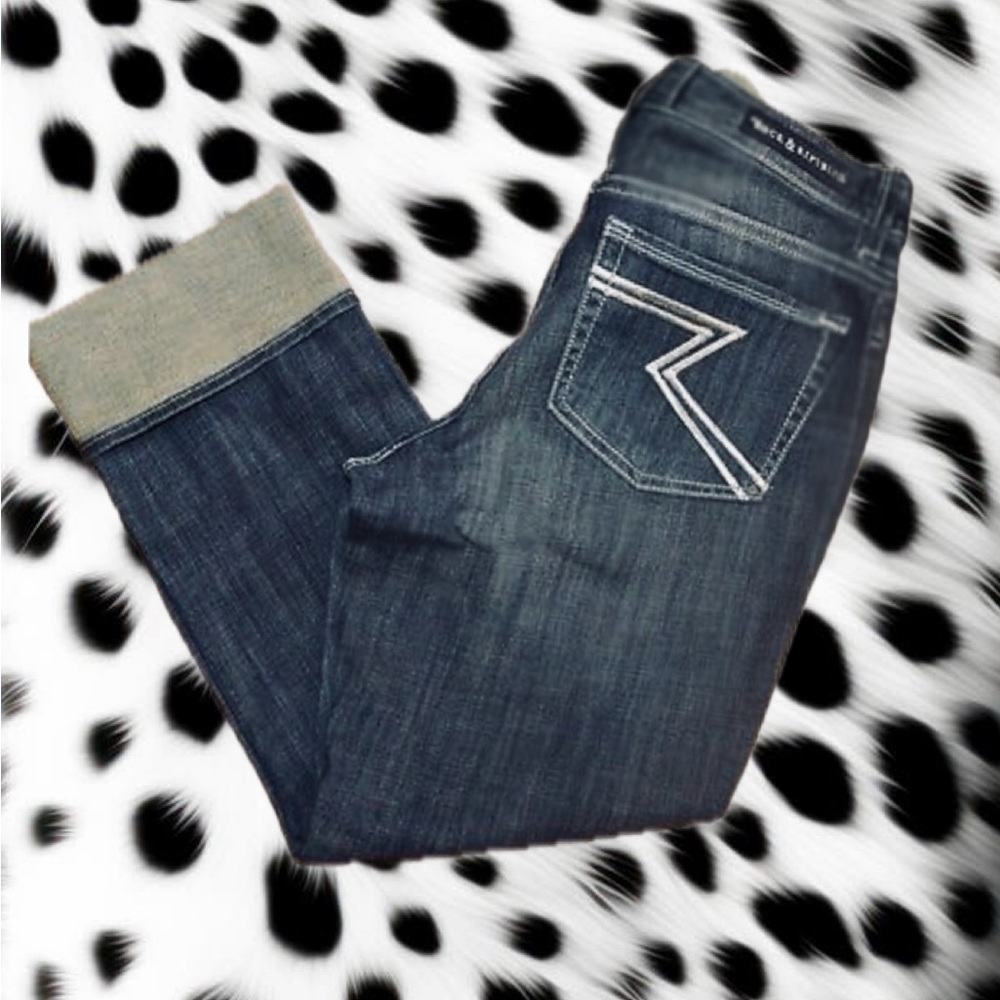Rock & Republic Kendall Dark Wash Silver Trim Pocket Mid-Rise Capris